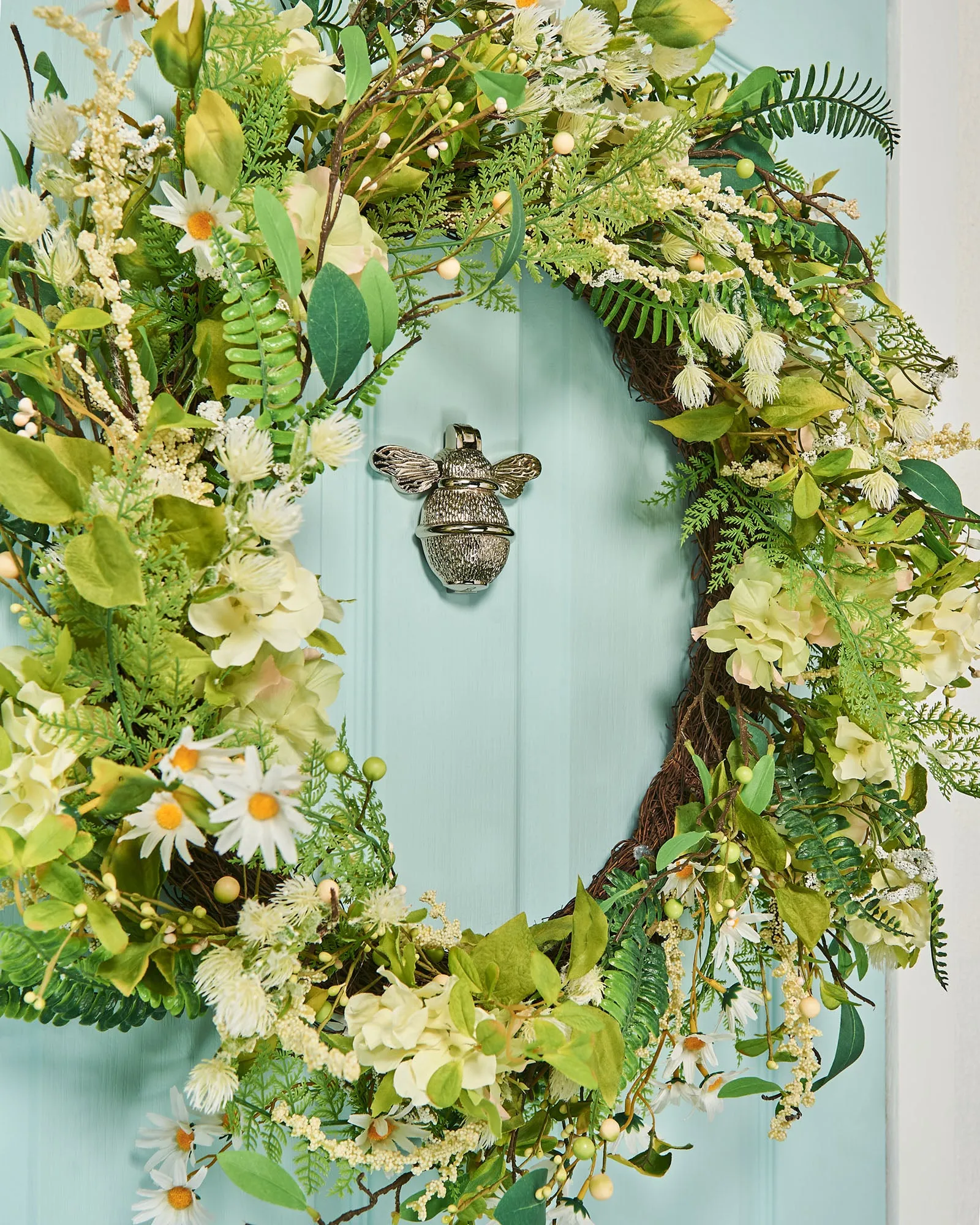 Artificial Floral Daisy Wreath, Green & White, 28 Inch