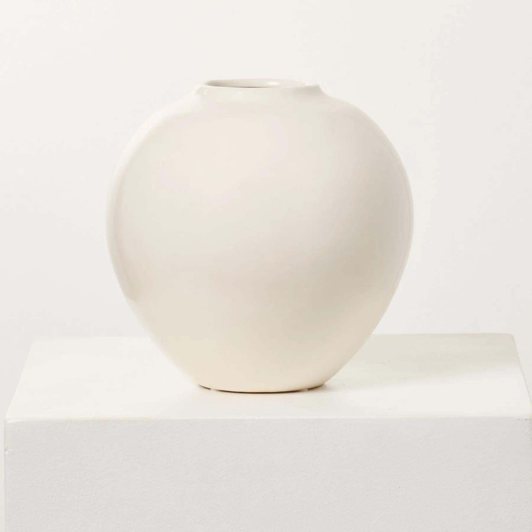 Glossy White Ceramic Pot Round Orb Vase