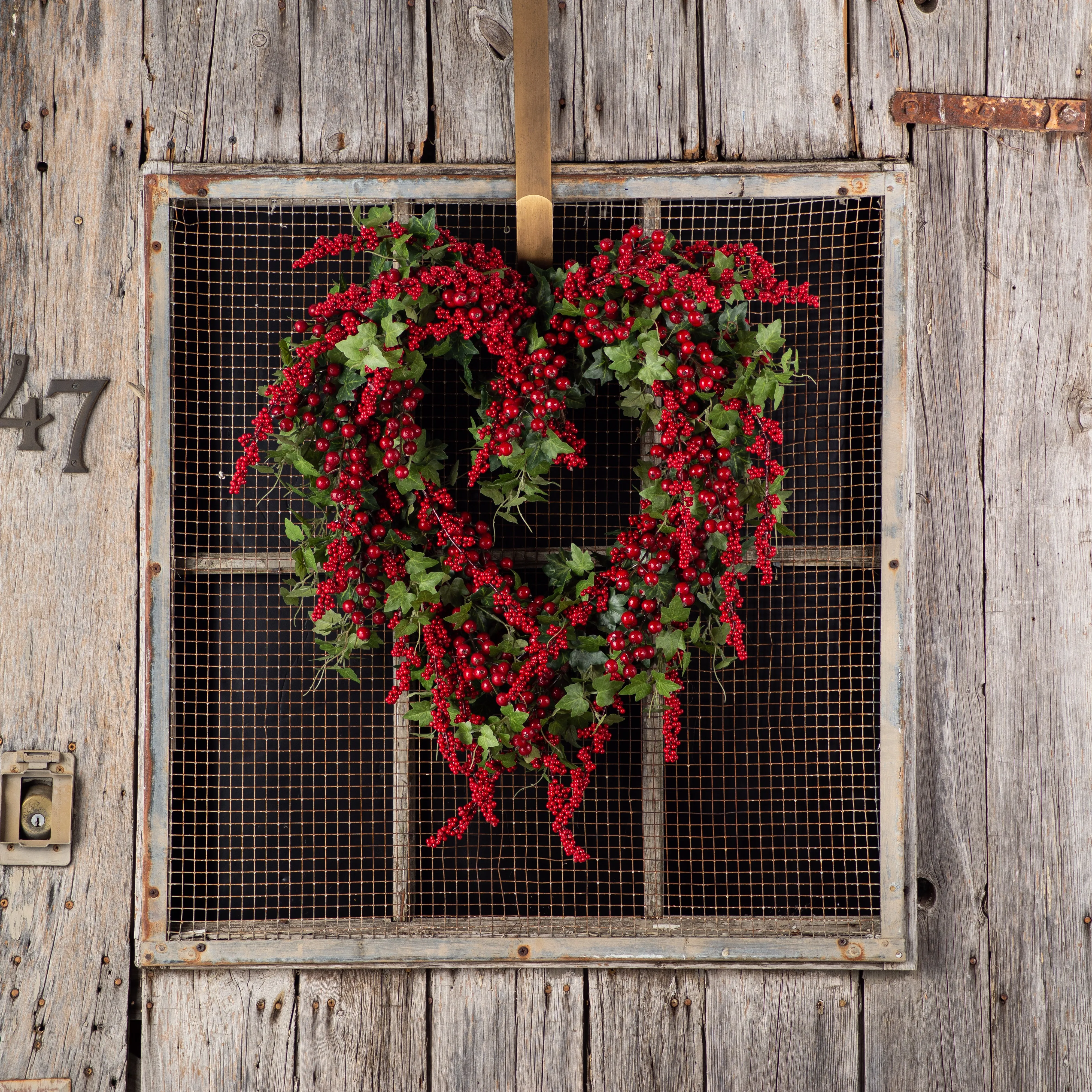 I Love You Berry Much - Mixed Red Berry & Mini Ivy Valentine's Day Heart Shape Wreath