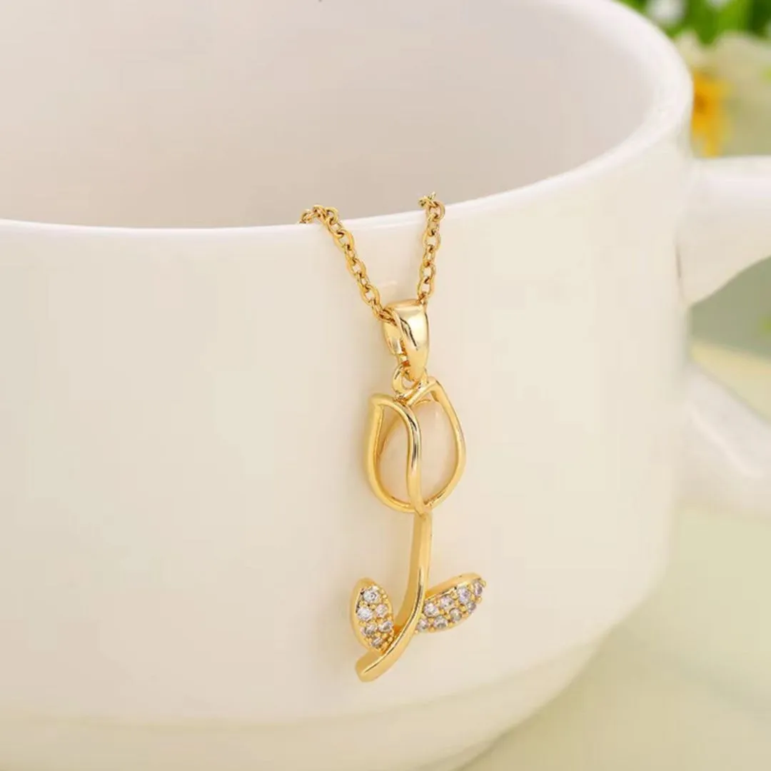 Pearl Tulip Necklace | Pretty Gifts for Pretty You