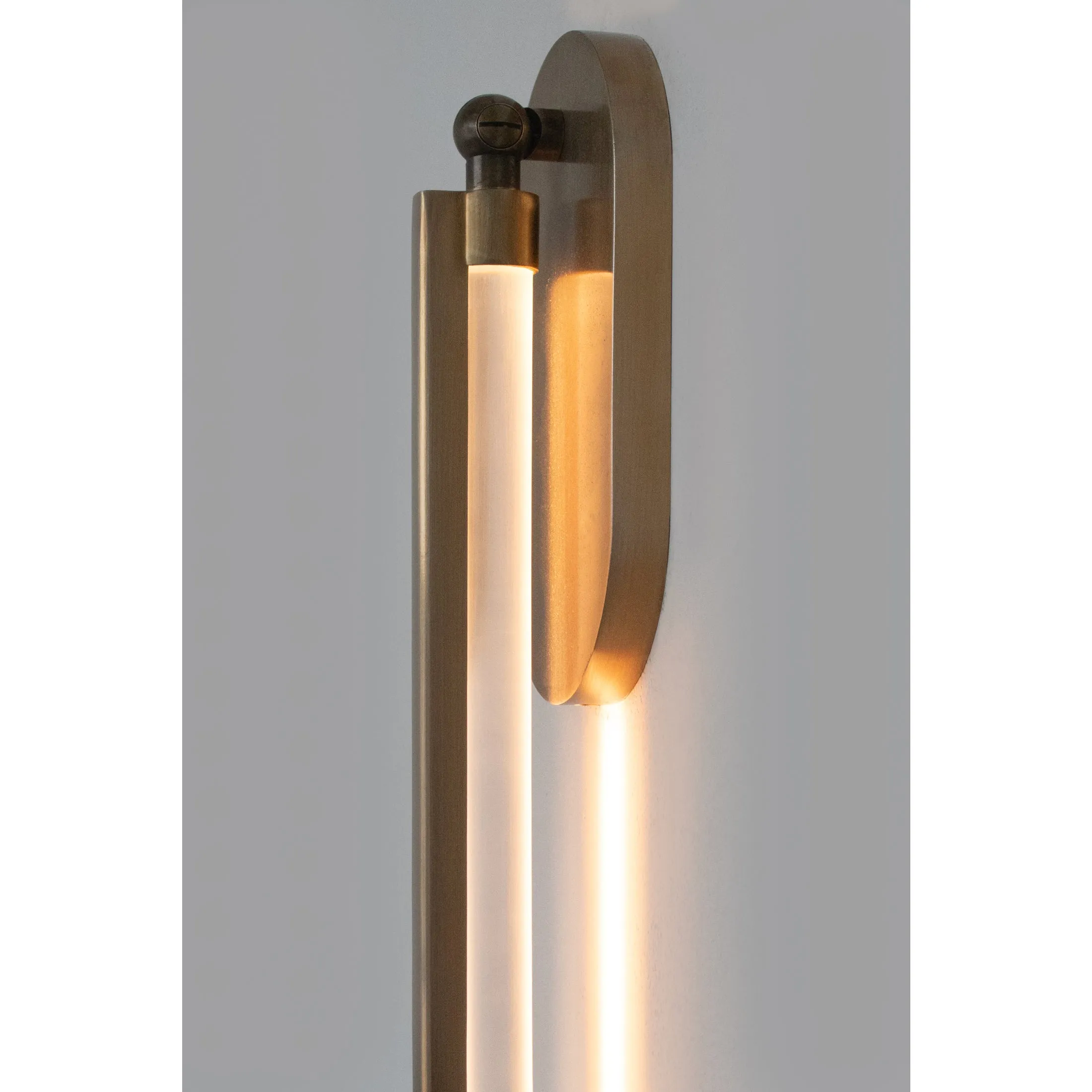 RAY SLIM Wall Sconce