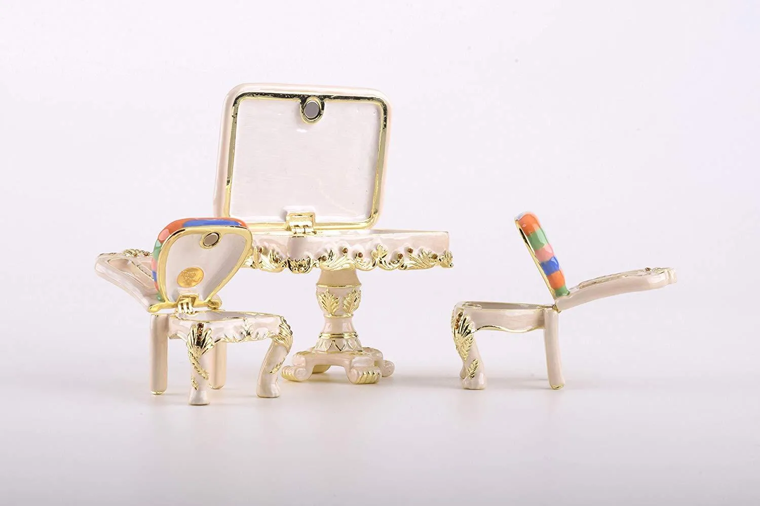 Table & Chairs
